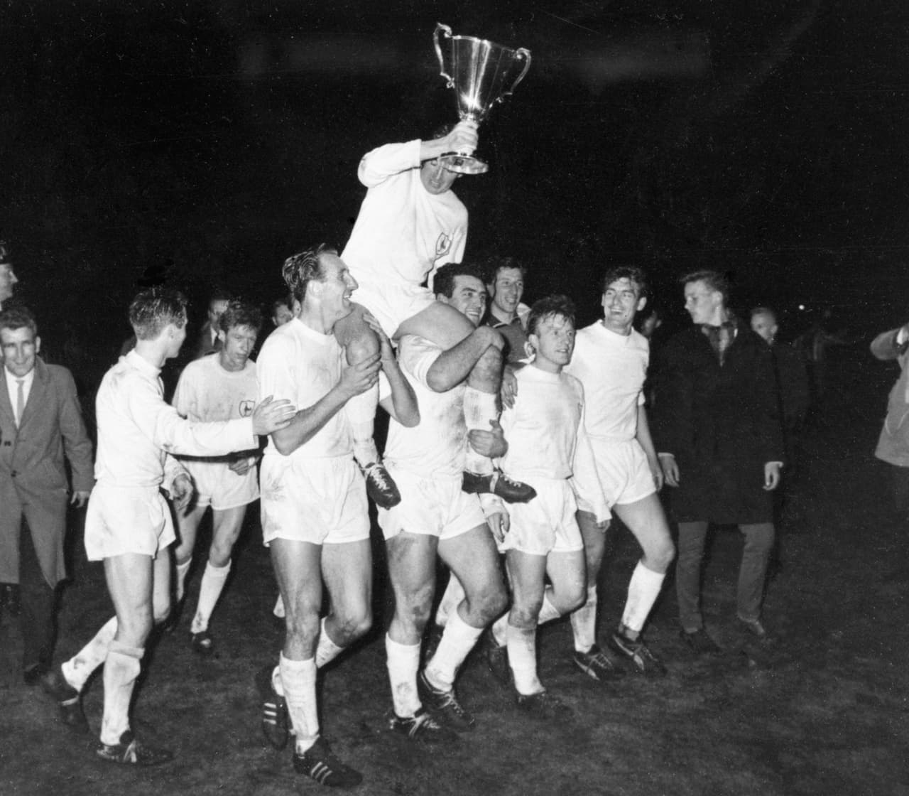 La Recopa de Europa de 1962-63 fue el título internacional más importante del Tottenham Hotspur, con goleada 5-1 sobre el Atlético de Madrid en Róterdam.