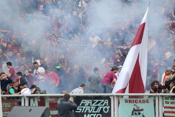 Lanzan 'carta-bomba' a aficionados del Torino en el clásico ante la Juventus