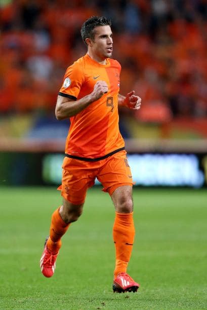 Robin Van Persie:El artillero holandés es la figura de su equipo por sus goles y por su liderazgo dentro del campo de juego.Más de ¡Golazo Extra!