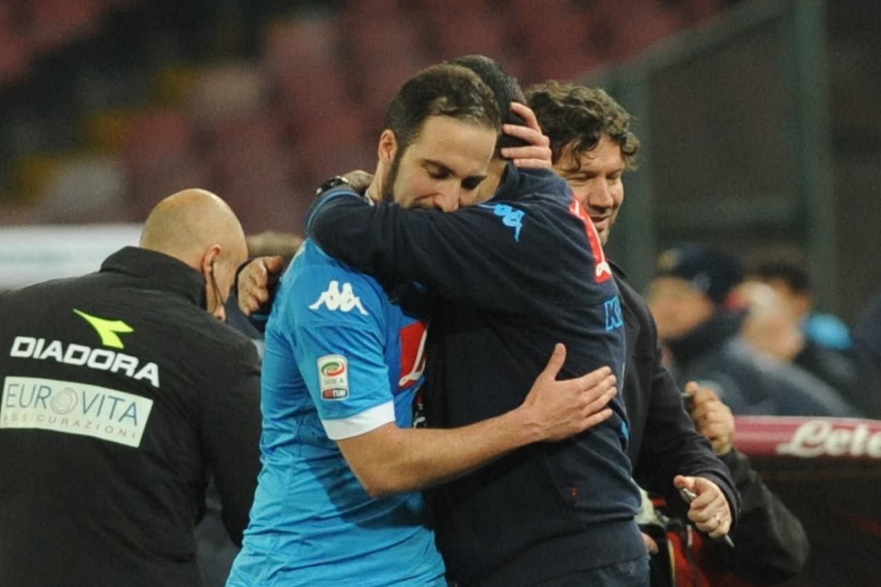 El estratega italiano llegó esa temporada para reemplazar a Rafa Benítez, quien se había ido al Real Madrid para reemplazar a Carlo Ancelotti.