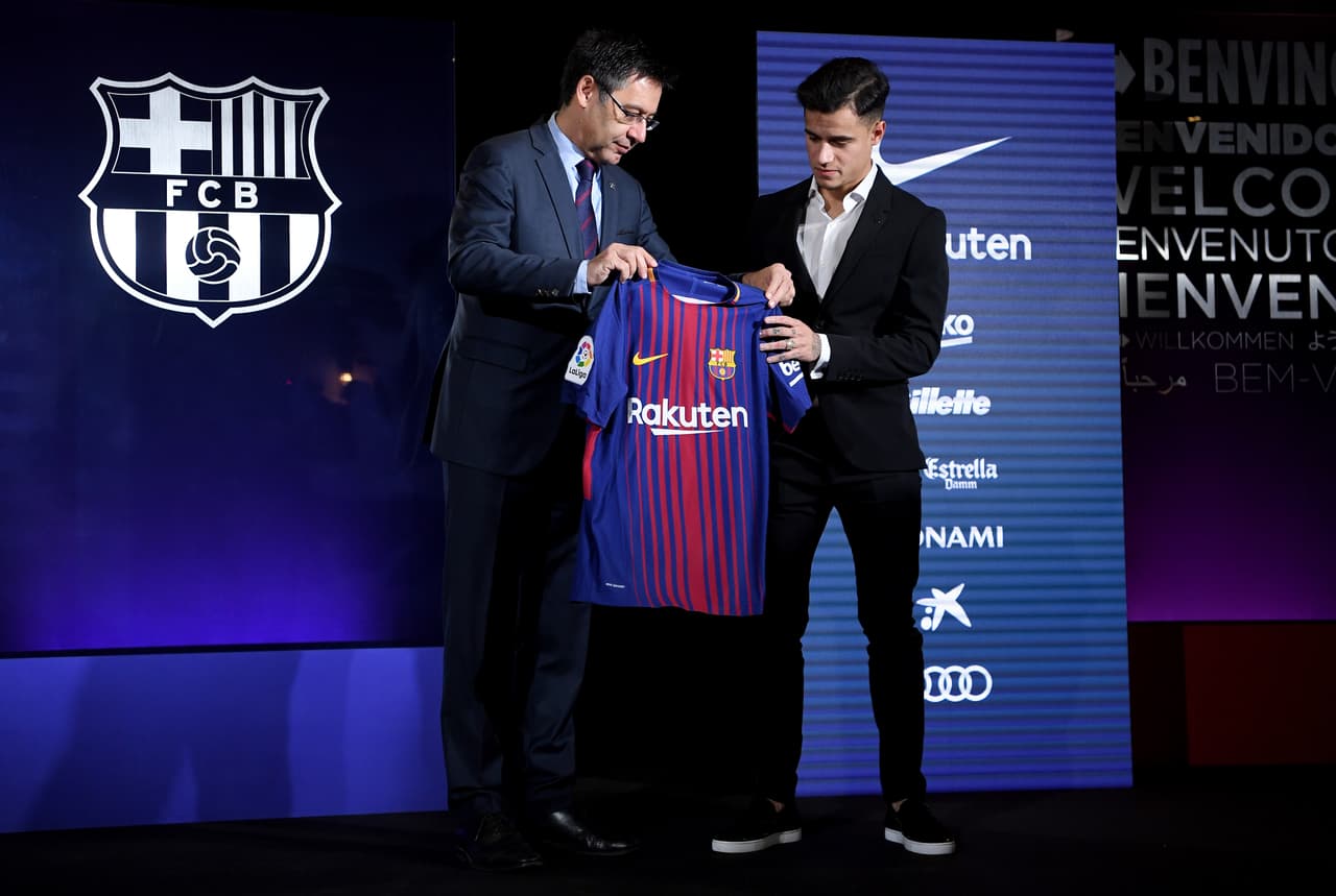 "No ha sido fácil, han sido meses de conversaciones y de trabajo, pero Coutinho quería venir aquí, era uno de sus objetivos
<del>. Sus ganas, su esfuerzo y su paciencia han sido determinantes para que esté hoy aquí, porque había otros clubes que tenían interés en ficharlo</del>", destacó el dirigente.