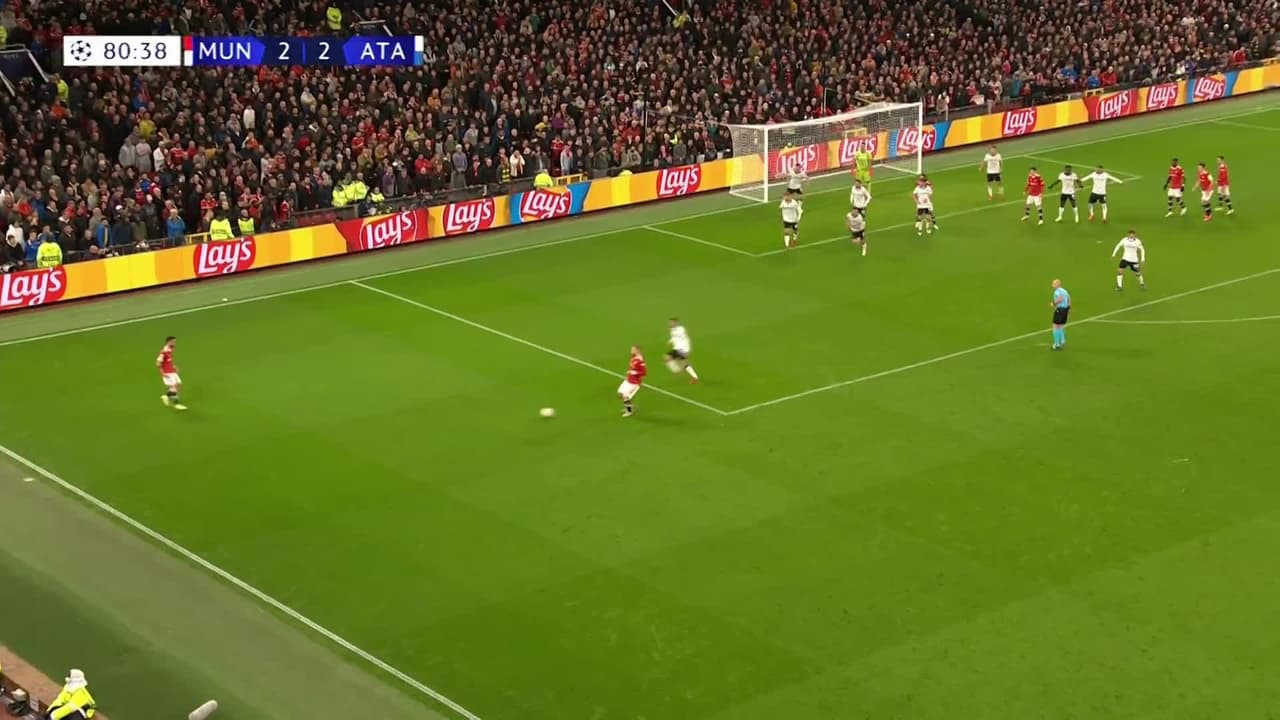 ¡GOL!  anota para Manchester United. Cristiano Ronaldo