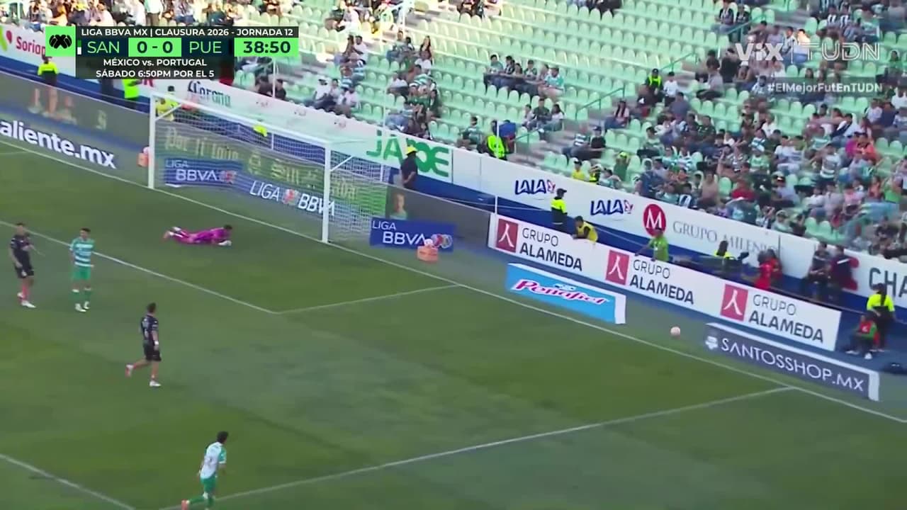 ¡De nueva cuenta Ricardo Gutiérrez rechaza el disparo! Santos quiere el primero