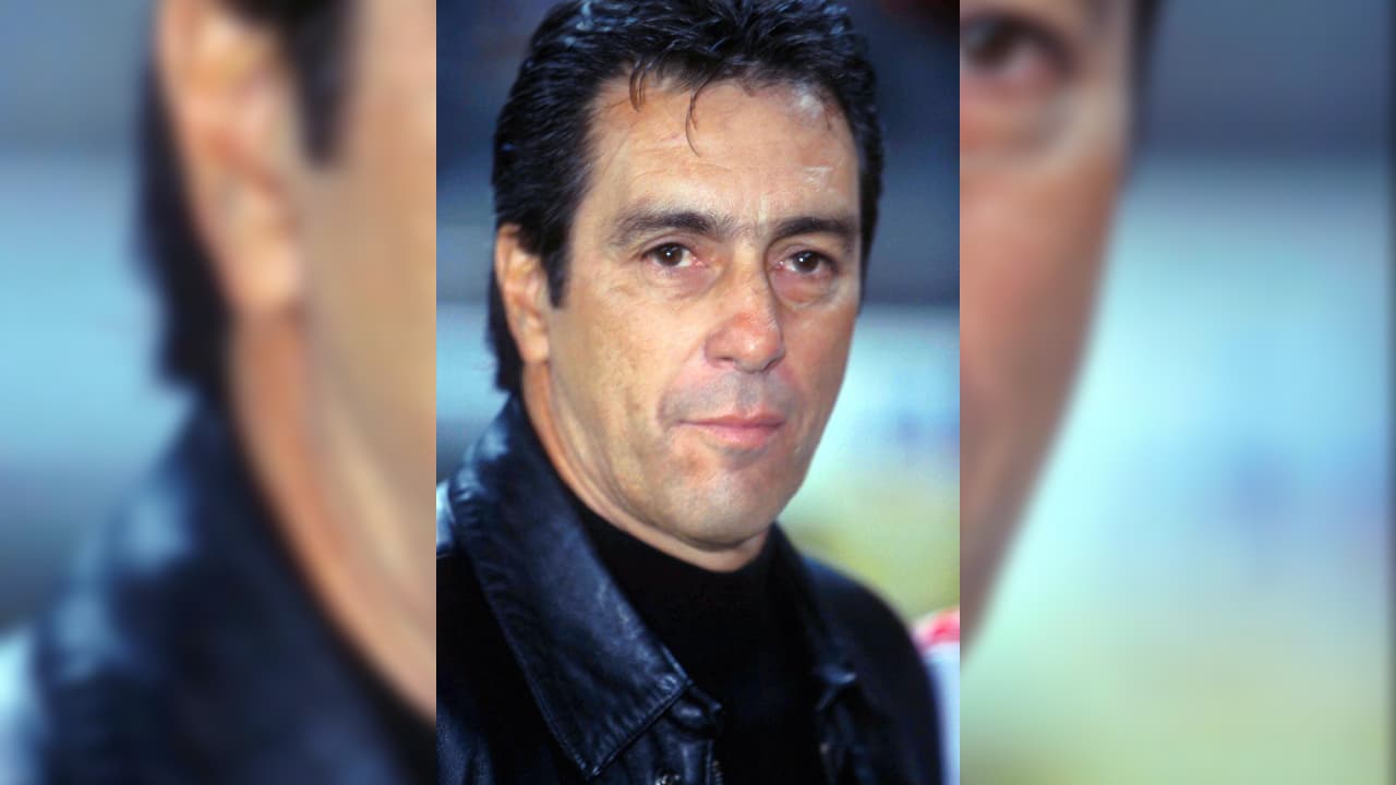 Debutó como estratega en el futbol mexicano dirigiendo al Tampico Madero (1989-90).