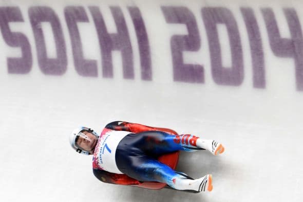 Casi medio segundo menos -476 milésimas- que el segundo clasificado, el veterano ruso de 42 años Albert Demchenko, que ocho años después de subir al segundo escalón del podio en los Juegos de Turín 2006, volvió a colgarse la plata en Sochi.