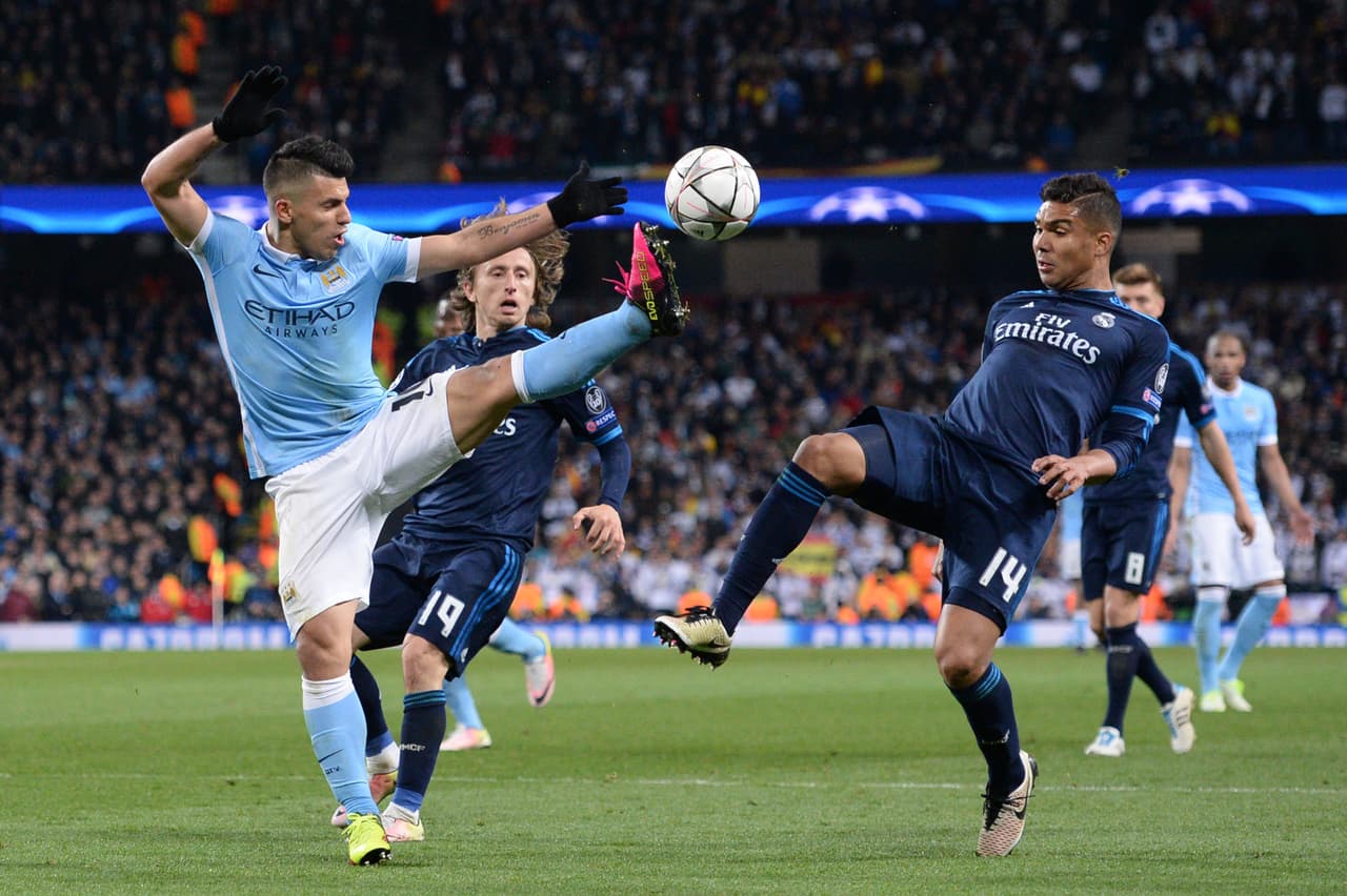 El "Kun" Agüero tendría una segunda oportunidad de marcar en la segunda parte, pero su tiro saldría por encima de la meta de Navas.