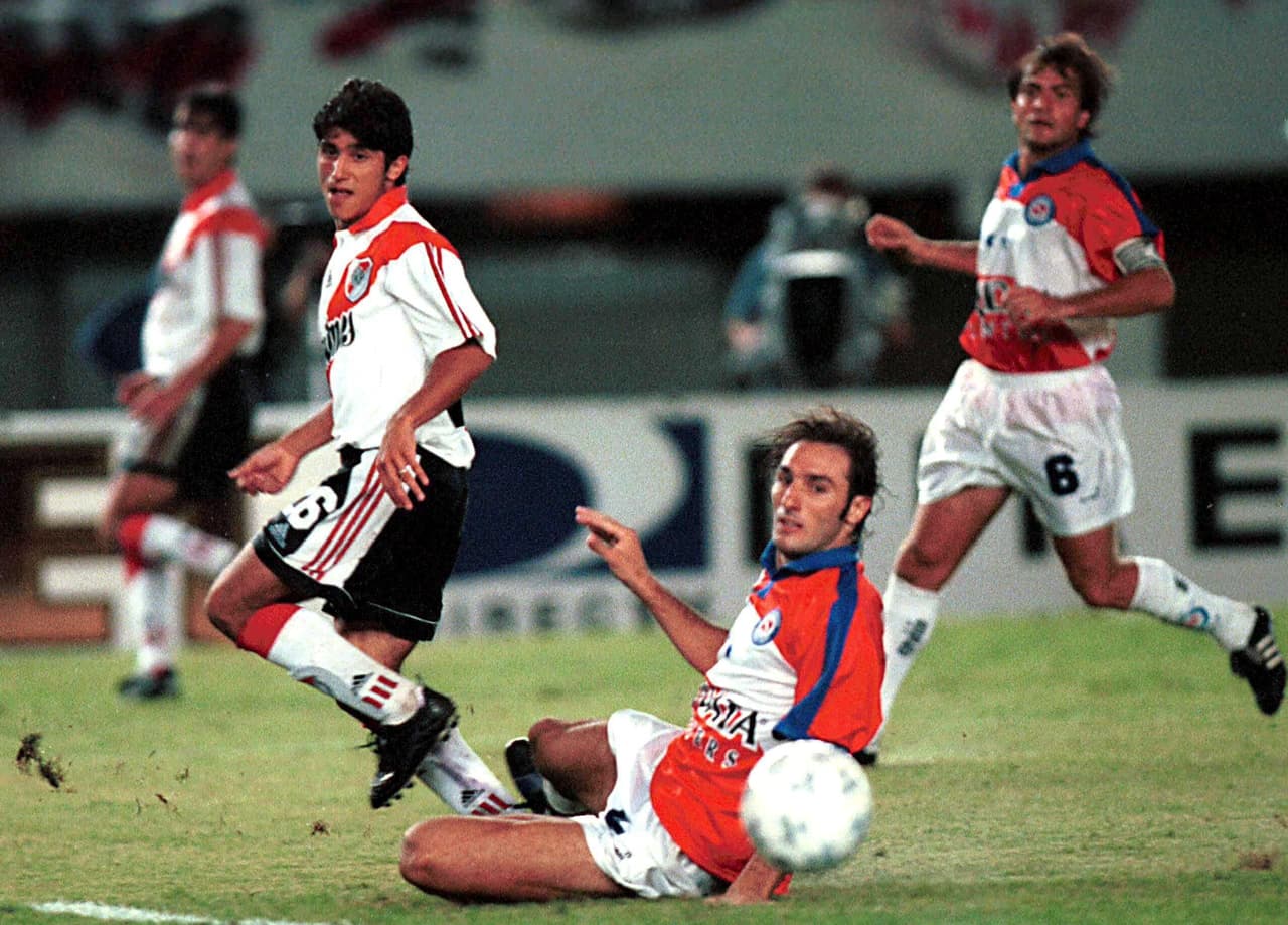 Carlos Netto estuvo en 1997 con Cruz Azul solo para el torneo del título. Tras su salida de México estuvo en equipos como River Plate y San Lorenzo para al final retirarse en Santiago Morning en 2008.