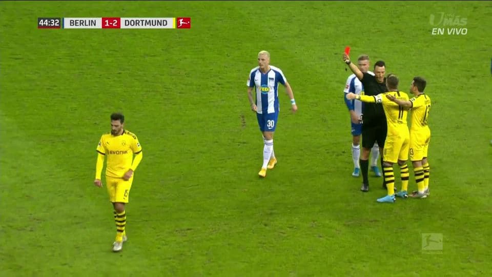 ¡Tarjeta Roja! Mats Hummels recibe la segunda amarilla y se va del juego