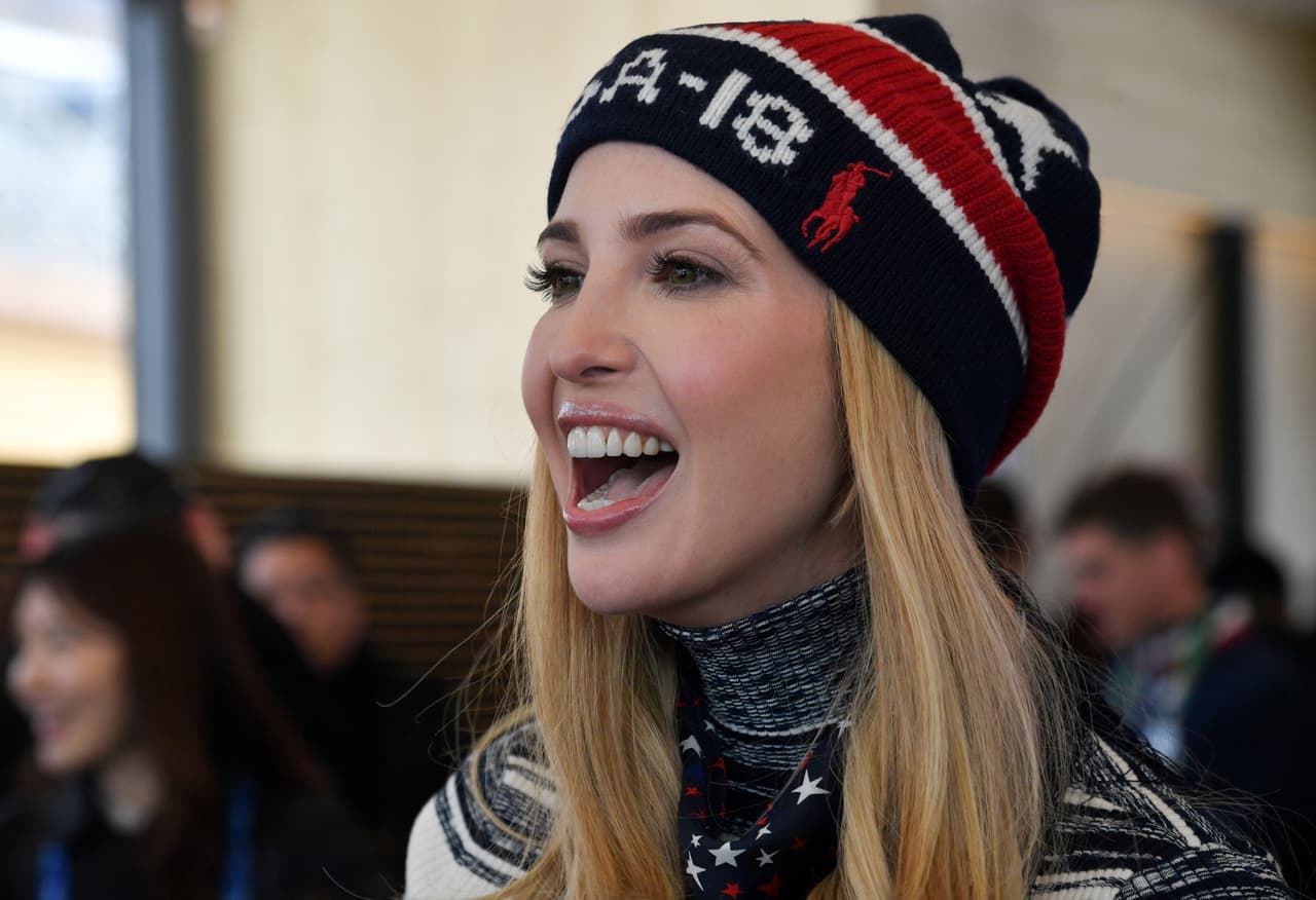 La hermosa Ivanka Trump, hija del presidente de Estados Unidos, Donald Trump, fue centro de atención en Pyeongchang 2018, donde brilló por su belleza y buen ánimo como espectadora y con los atletas.