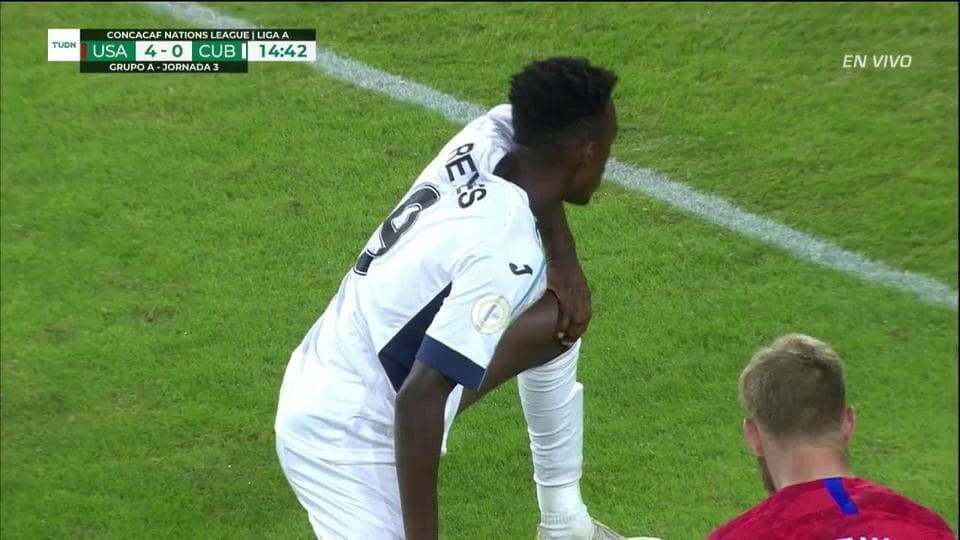 Tiro desviado de Maykel Reyes