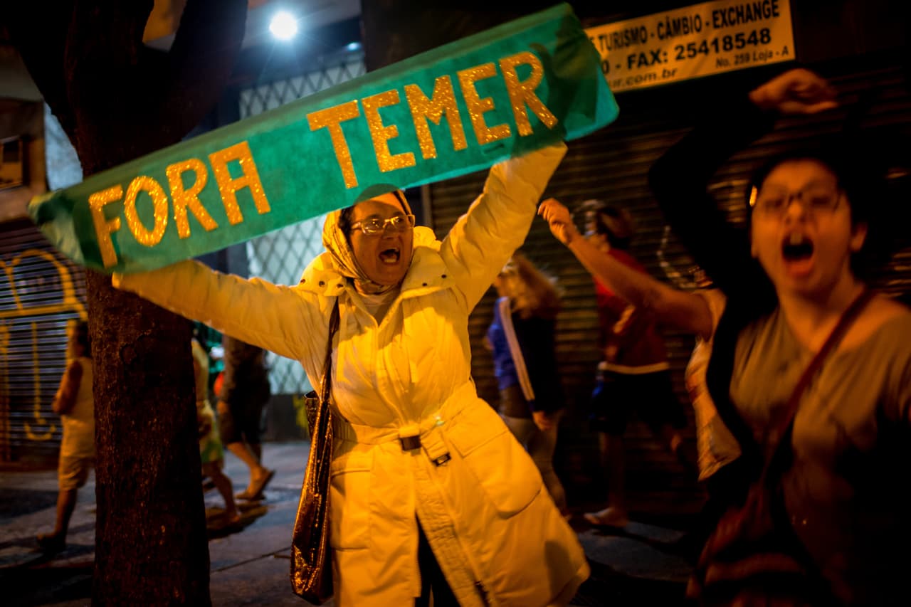 En Río hay gran ambiente, pero no faltan los detractores de los Juegos, quienes ven fuera de lugar un evento tan costoso en medio de la crisis económica y política que vive el país.