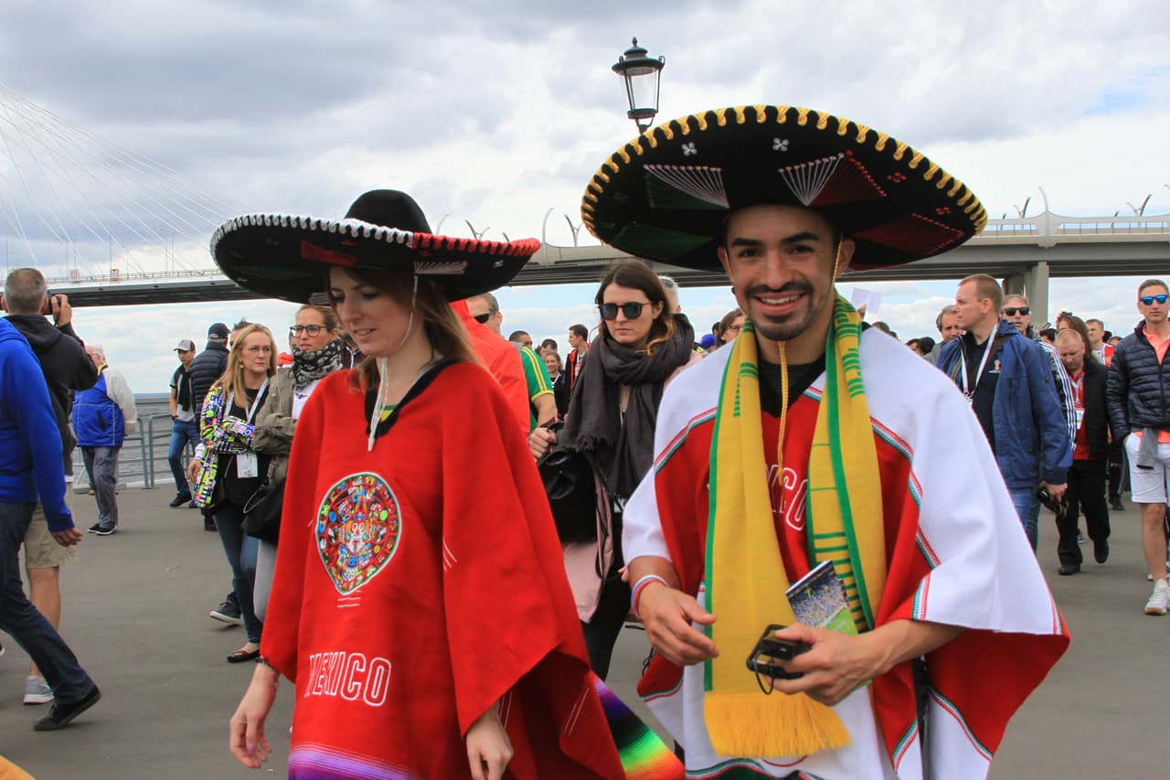 El colorido y el entusiasmo se apoderó de San Petersburgo en medio de la fiesta de los fanáticos de Brasil y Costa Rica por el segundo partido para cada uno en el grupo E del Mundial Rusia 2018.