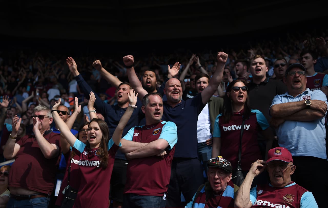 Algunos de los presentes eran hinchas del West Ham United, equipo que a pesar de no ser protagonista es muy tradicional en Premie League y por eso tiene exigencias claras.