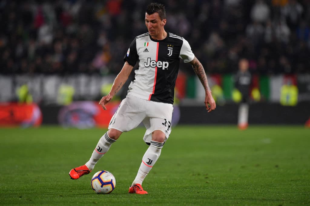 Según el diario
<i>Liverpool Echo </i>el entrenador del Everton, el portugués Marco Silva, está pensando en fichar a Mario Mandzukic. El preparador de los Tofees
<i> </i>busca un delantero de renombre y experimentado y el croata, así como Diego Costa (quien también está en su radar), cumplen con los requisitos.