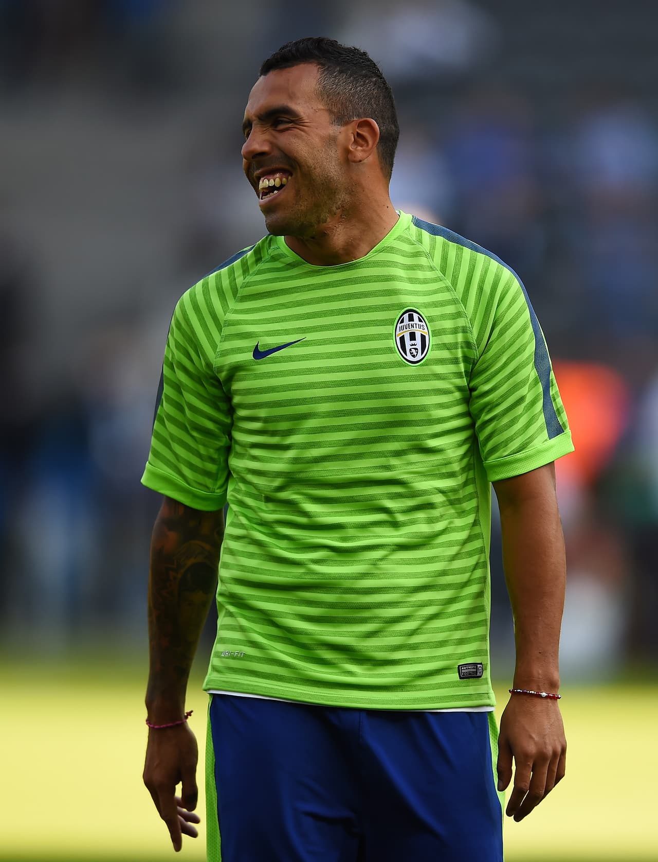 Tévez es un ariete poderoso con una potencia descomunal y un talento innato con la pelota. ‘Carlitos’ se genera ocasiones por sí solo y también gusta de distribuir la pelota para sus comparsas en el ataque de los italianos.
