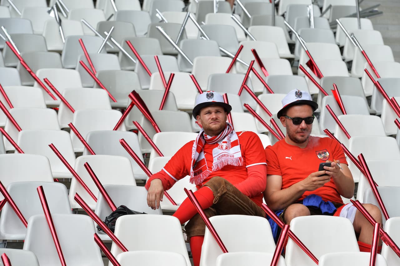 A estos austriacos se les hizo temprano, pero así escogieron sus lugares.