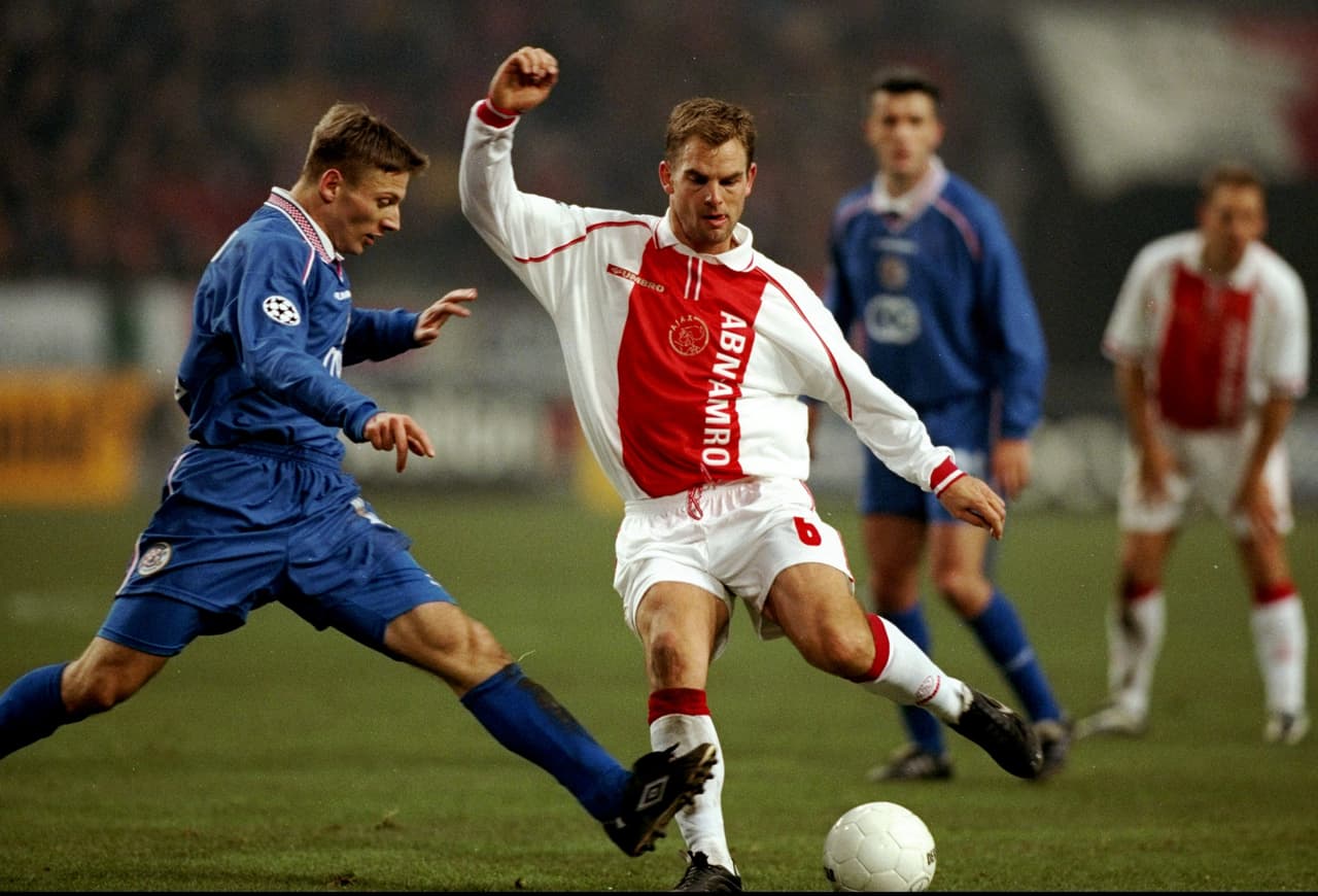 Ronaldo de Boer es un defensa lateral que sobresalió en la generación campeona de 1995 por su seguridad para salir.