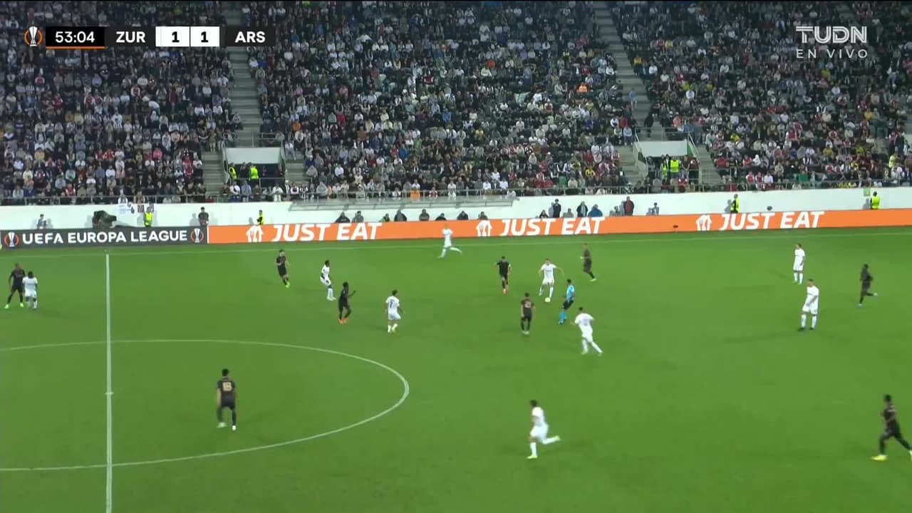 ¡TIRO ATAJADO! disparo por Eddie Nketiah.