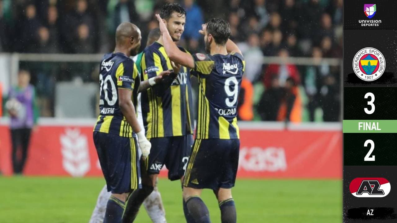 Diego Reyes juega el segundo tiempo del triunfo del Fenerbahce ante el AZ Alkmaar