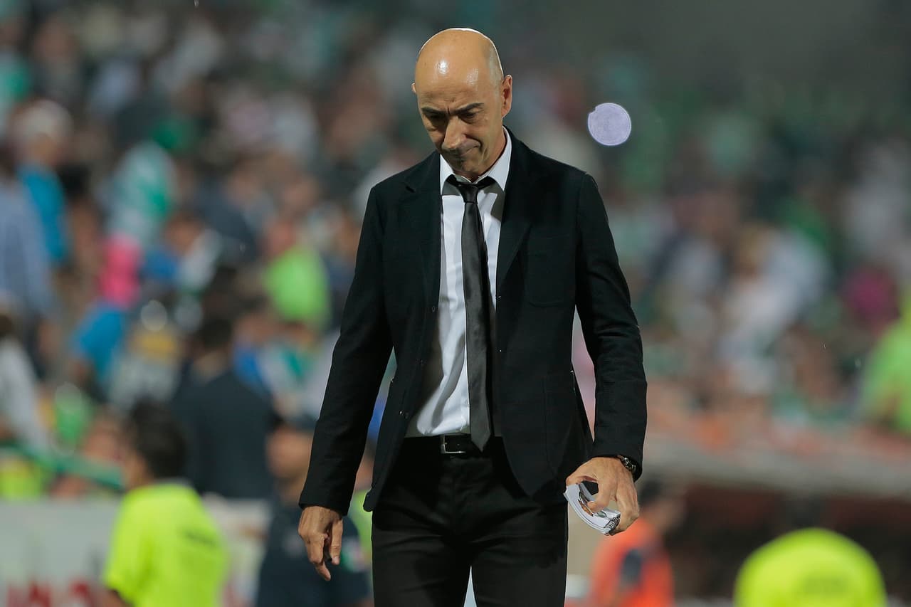 Santos ha sido desde hace ya un par de décadas uno de los clubes animadores de la Liga MX. Pero luego del título del Clausura 2015, el equipo se vino abajo al grado que Pedro Caixinha renunció a la dirección técnica y Pako Ayestarán, su relevo tampoco terminó el torneo.