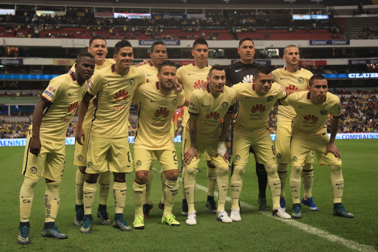 América tuvo un Apertura 2015 de altibajos. Desde el momento de la contratación de Ignacio Ambriz, el medio futbolístico local se cubrió de dudas en torno al equipo. Le costó carburar y apenas logró un sexto sitio en el torneo regular y fue eliminado en una polémica serie ante Pumas.