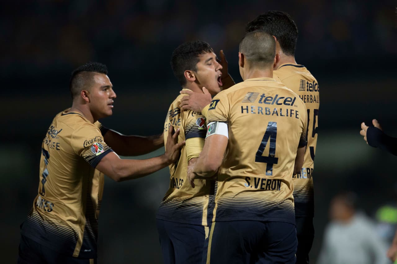 Universidad deberá refrendar lo hecho en el torneo pasado y dar ese pasito que le faltó. Por supuesto que no es sencillo, por si fuera poco enfrentará el trajín de la Copa Libertadores. Finalmente, contrató a los colombianos Luis Quiñones y Francisco Meza, al chileno Mathías Vidangossy y a José Hibert Ruiz.