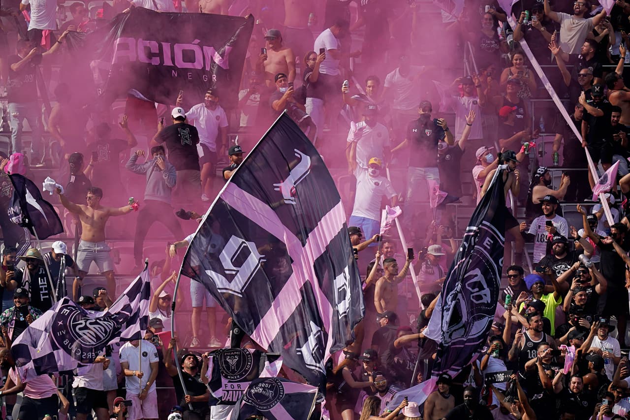 La afición de Inter Miami CF en el DRV PNK Stadium.