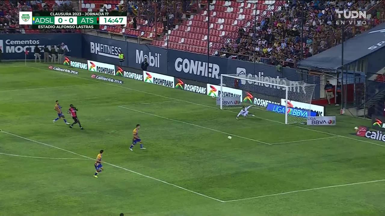 ¡TIRO ATAJADO! disparo por Brian Lozano.