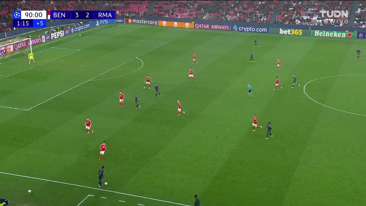 ¡Tarjeta Roja! Raúl Asencio recibe la segunda amarilla y se va del juego.