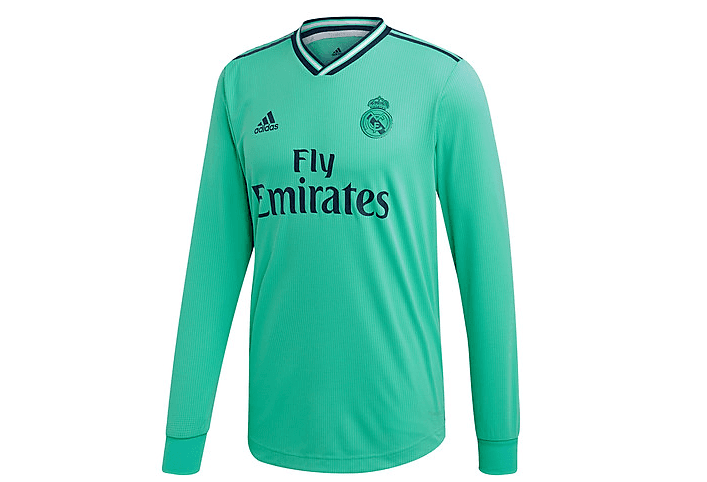 La versión en manga larga del tercer uniforme del equipo Merengue.