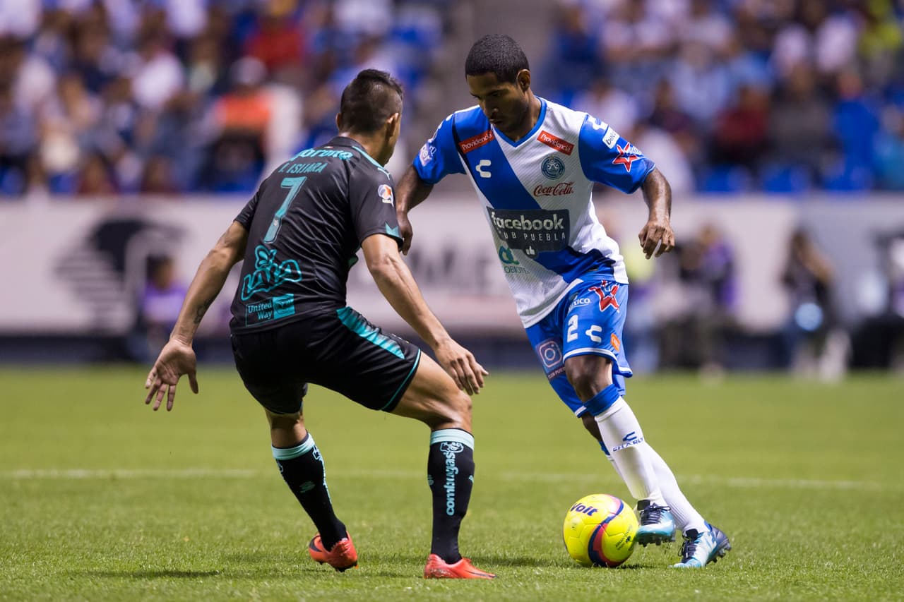 Pese a ello no fue sino hasta bien entrado el encuentro que Santos, que tiene lesionado a Djaniny Tavares su goleador, pudo deshacer las cuerdas.