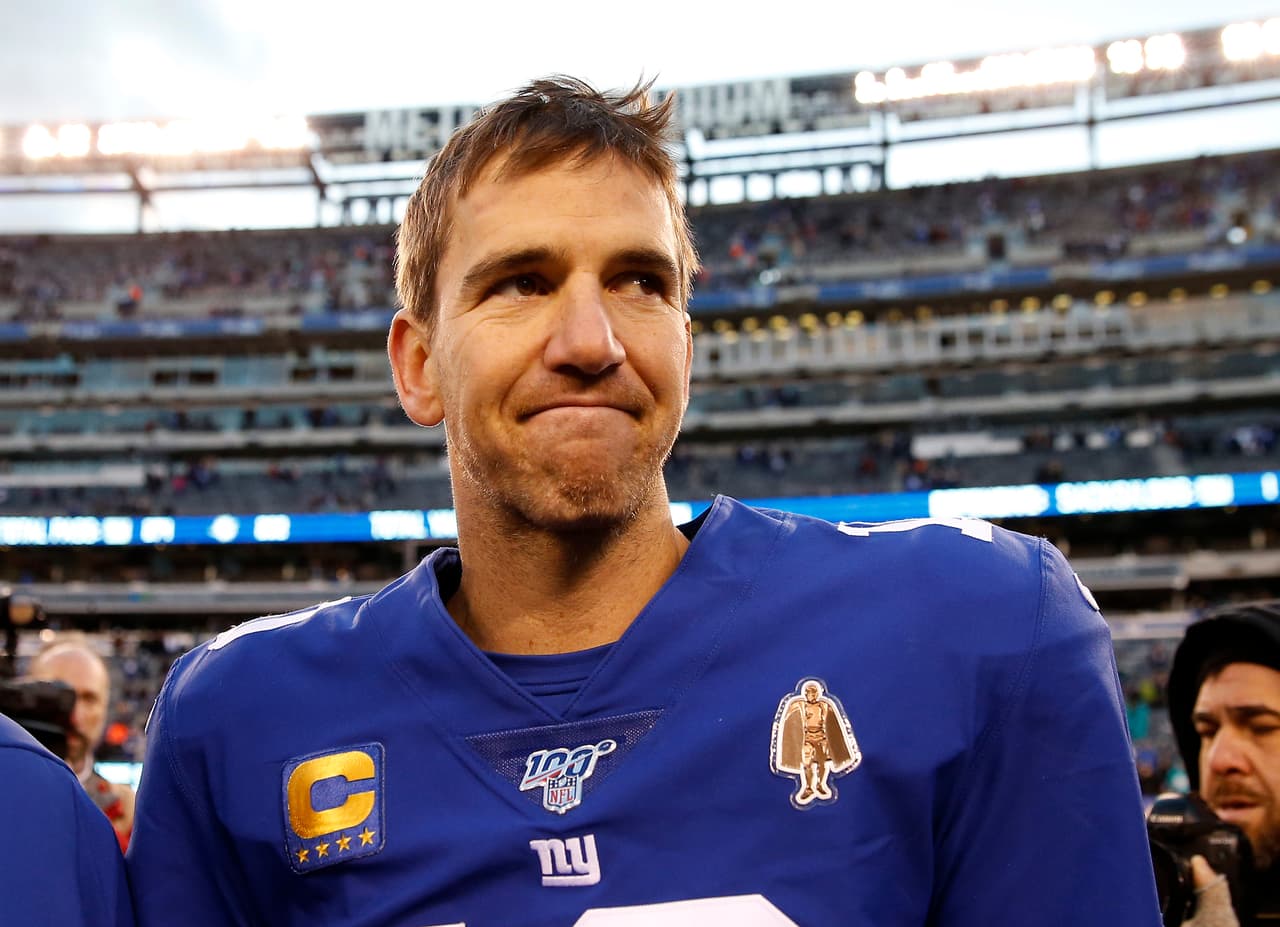 En la Temporada 100 de la NFL su retiro inminente llegó con la oportunidad que le brindaron al joven Daniel Jones y aunado a ello, Eli solamente jugó en las semanas 1,2, 14 y 15. Su marca fue de tres derrotas y ganó en la última semana que tuvo actividad.