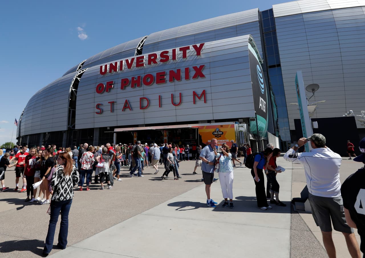 Los otros dos juegos de los cuartos de final se jugarán en el University of Phoenix Stadium: el ganador del grupo C Vs. un mejor tercero y el segundo del grupo C Vs. el segundo del grupo B.