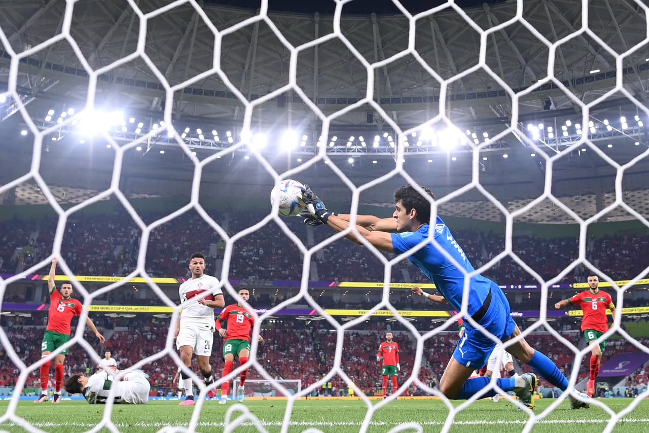 Marruecos derrotó 1-0 a Portugal con gol de Youssef En-Nesyri en el Estadio Al Thumama para convertirse en la primera selección africana en Semifinales en una Copa del Mundo.