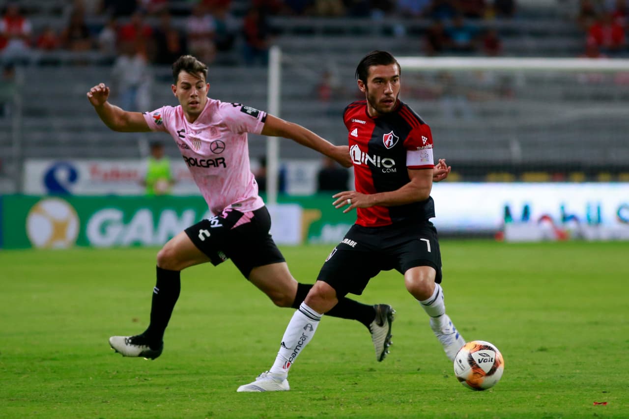 En la parte complementaria el conjunto visitante no aflojó y mostraba presión alta para una pronta recuperación del balón.