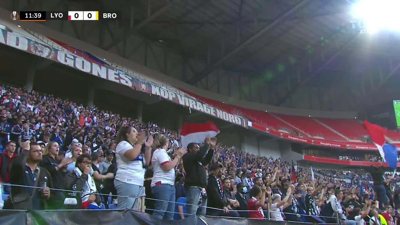 ¡TIRO ATAJADO! disparo por Karl Toko Ekambi.