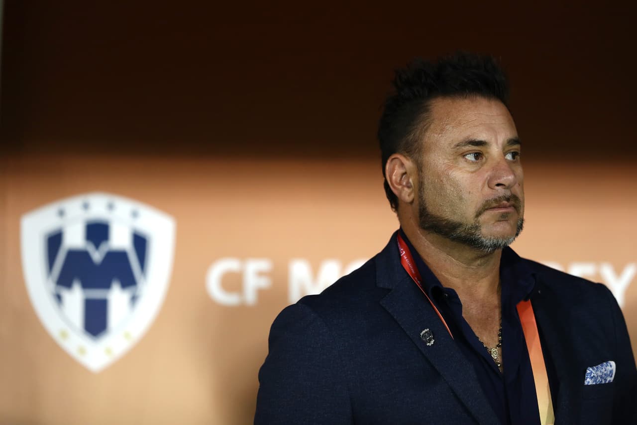 El primer equipo que dirigió en México fue Tijuana, con quienes conquistó la Liga MX.