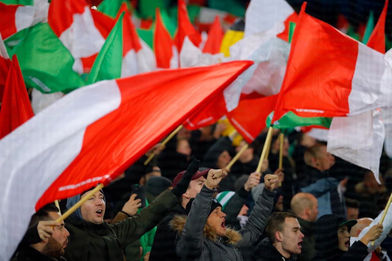Los fanáticos del Feyenoord llegaron fieles para apoyar a su equipo y el estadio de Kuip tuvo una asistencia de 47.500 espectadores.