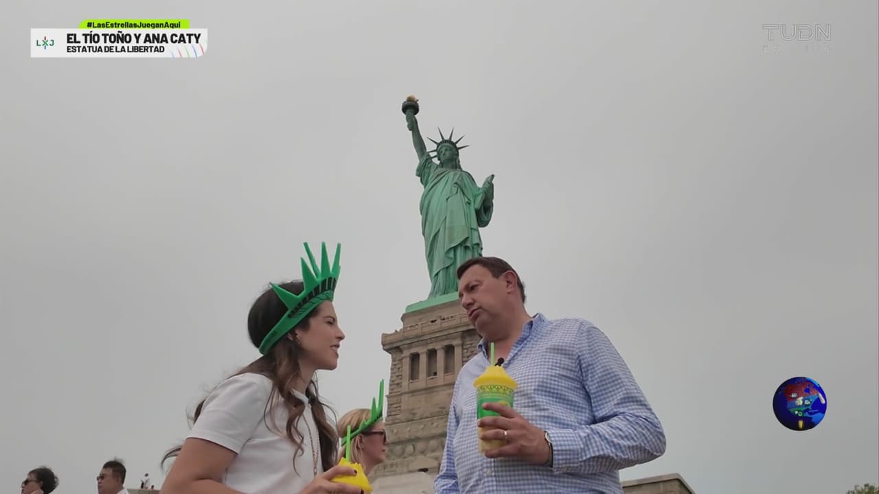 El Tío Toño y Ana Caty acuden a la estatua de la Libertad