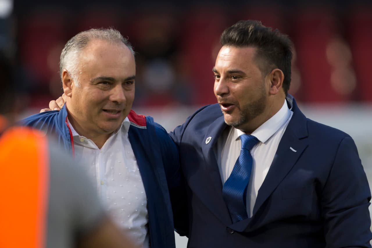 Las dos caras de la moneda. Mohamed sabiendo que dirige un gran equipo con aspiraciones al título y Memo Vázquez buscando una salvación que parece imposible.