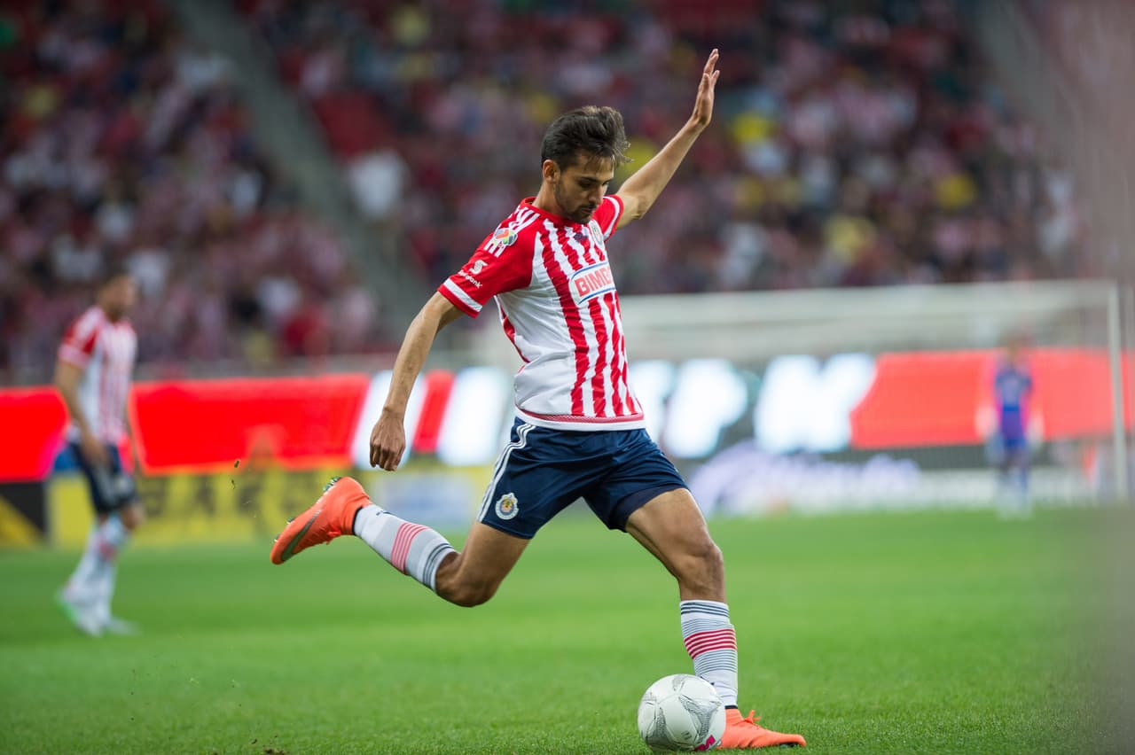 Raúl López – En Chivas jugaba como lateral por derecha y tenía mucha proyección ofensiva. El ‘Dedos’ es muy efectivo yendo a línea de fondo y mandando centros precisos al área. Reforzará al Pachuca al terminar Juegos Olímpicos. Es una gran opción para esa parcela.
