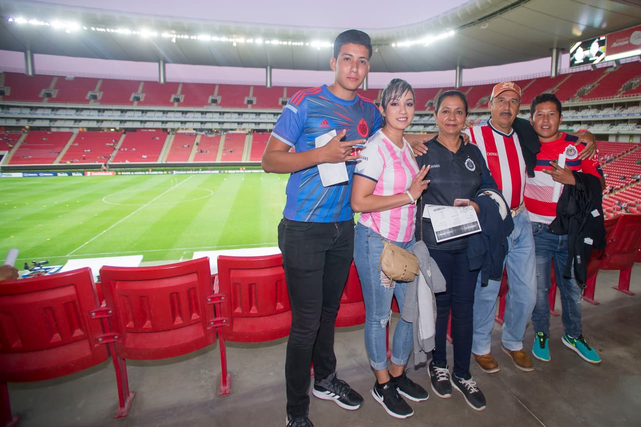 Los pocos aficionados que se acercaron al Estadio Akron llegaron con la ilusión de una remontada de su equipo ante los Seattle Sounders, que en Estados Unidos ganaron por la mínima diferencia.