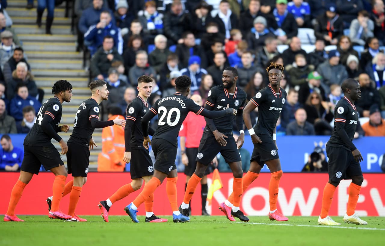 Rüdiger (46’, 71’) abrió y cerró el marcador. Barnes (54’) y Chilwell (64’) marcaron para los locales. Los de Lampard cierran la J25 con 41 unidades y los dirigidos por Brendan Rodgers acumulan 49.