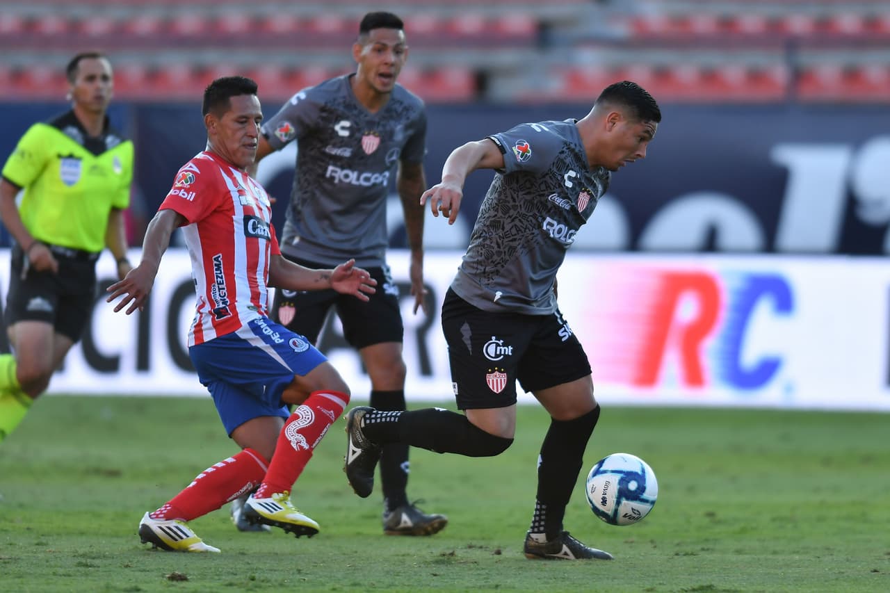 Con goles de Mauro Quiroga al 32 y Cristian Calderon al 90+3 el Necaxa se impone de visita 0-2.