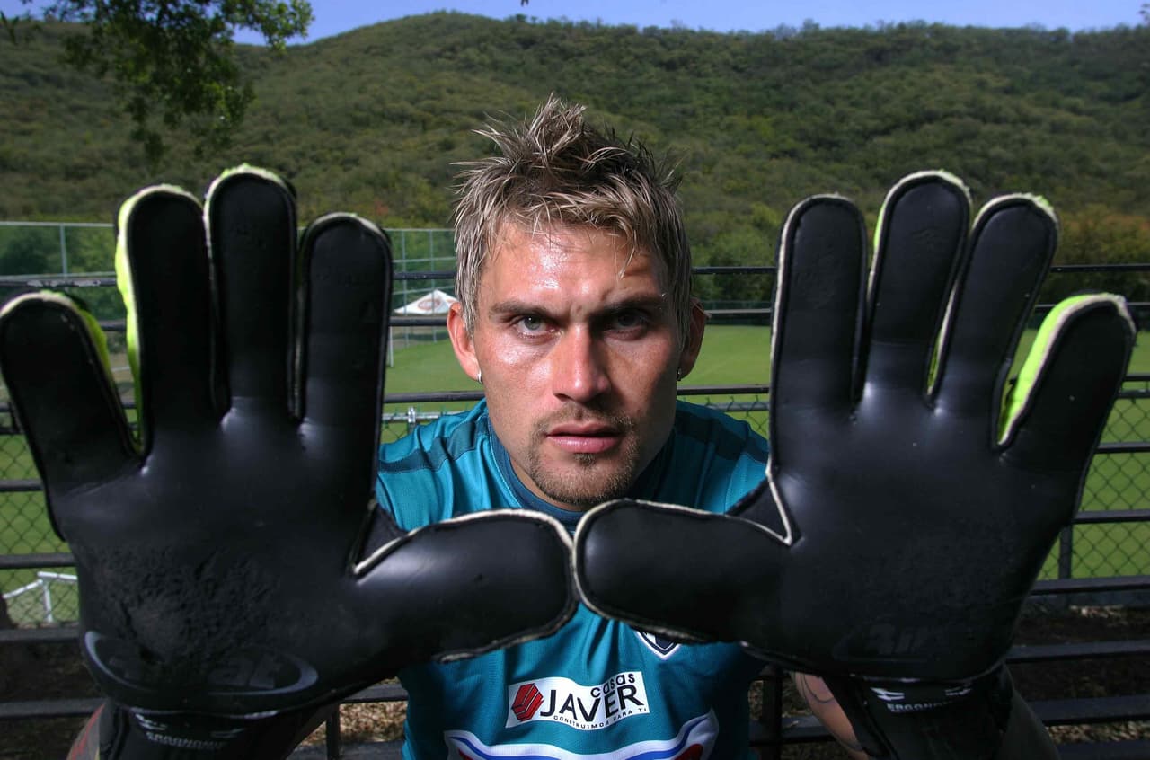 Ortiz paga una condena de 75 años por colaboración en tres secuestros con el Cartel del Golfo en México.