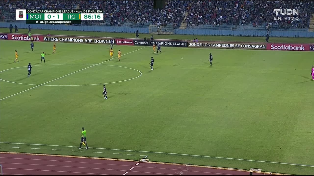 ¡TIRO ATAJADO! disparo por Nicolás Ibáñez.