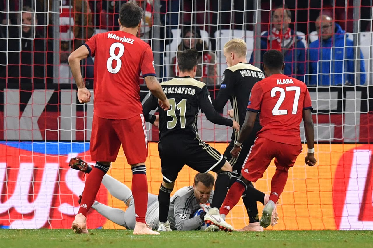 Donny van de Beek llevaba peligro al área local, así como David Neres, Nicolás Tagliafico y al final Kasper Dolberg. Neuer ya era figura.