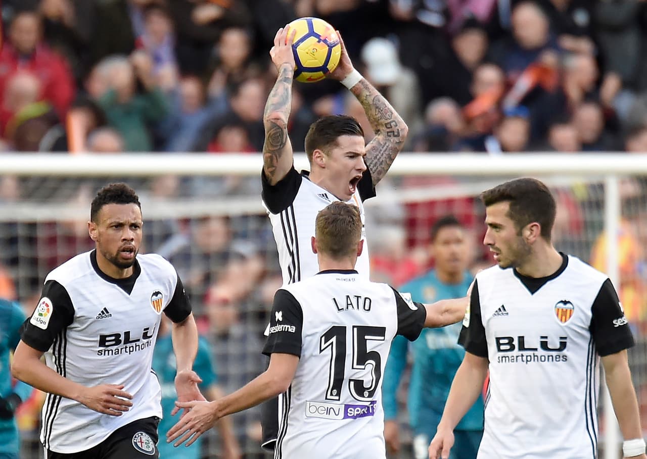 Antes del cuarto de hora llegó el 1-2 tras un cabezazo Mina en un córner cobrado por Parejo.