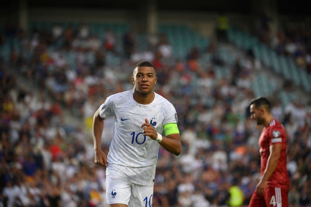 ¡Paso perfecto! Kylian Mbappé colabora en la goleada de Francia