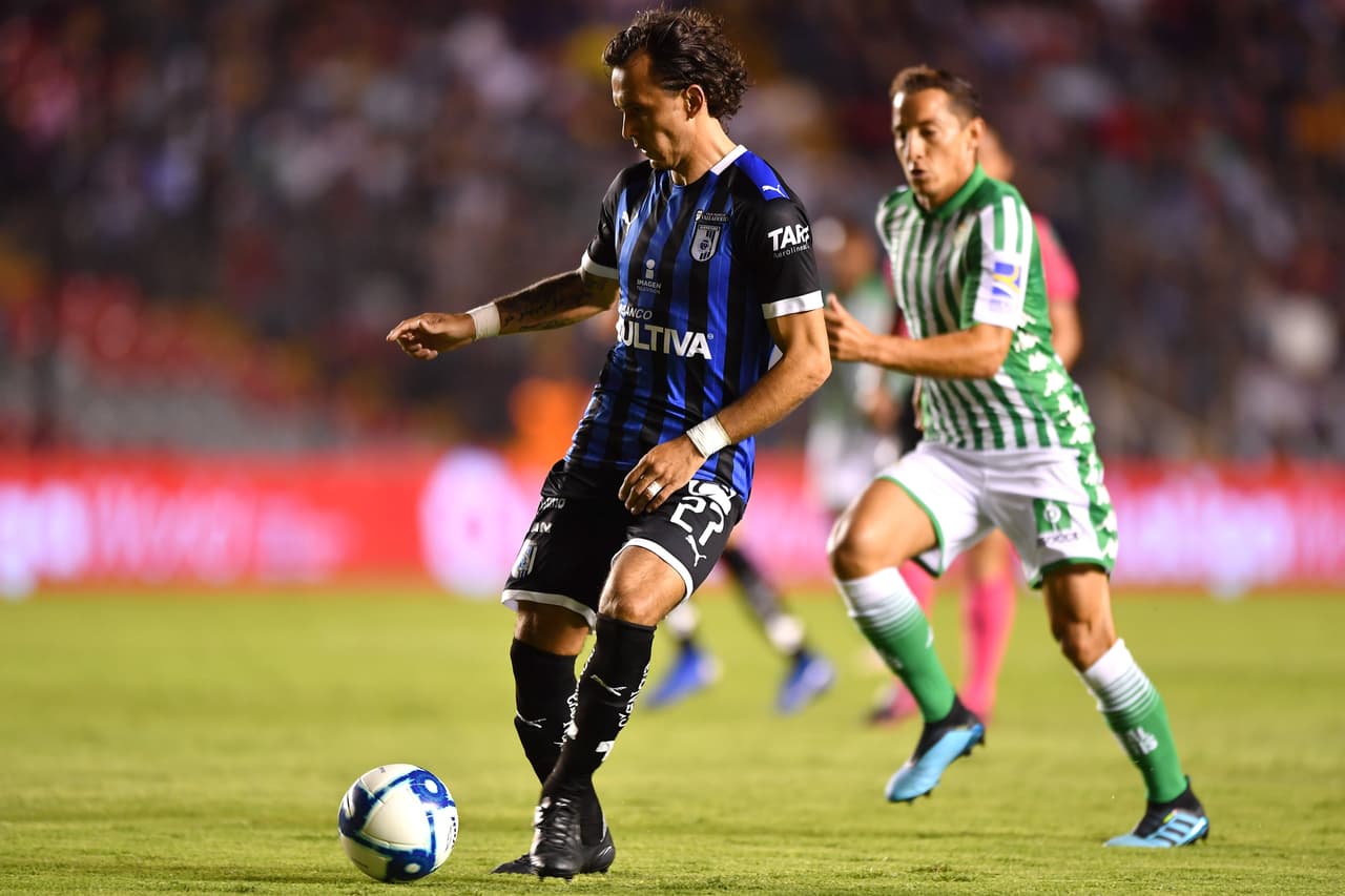 Diego Lainez y Andrés Guardado estuvieron presentes en la gira del Betis ante Querétaro